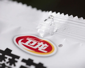 卫龙：高管变动、辣条遇冷，转型之路荆棘满途